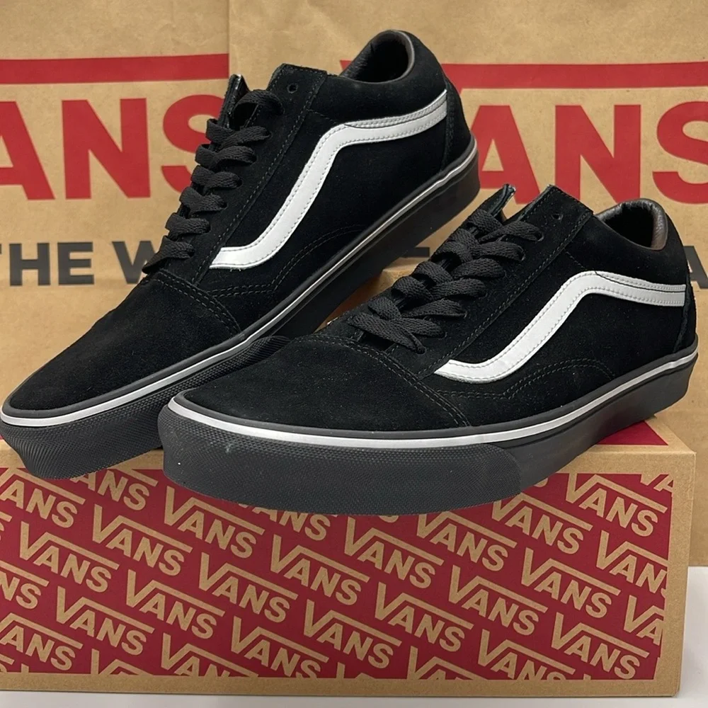 Vans Men’s Black and White Sneakers Old Skool
Metallic Black
VN000CTERMA - Picture 4 of 16